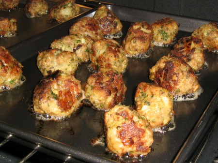 Baking the Meatballs - So Deliecious!!